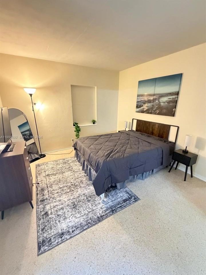 1111 N Victoria Park Rd #3 - Photo 7 of 9