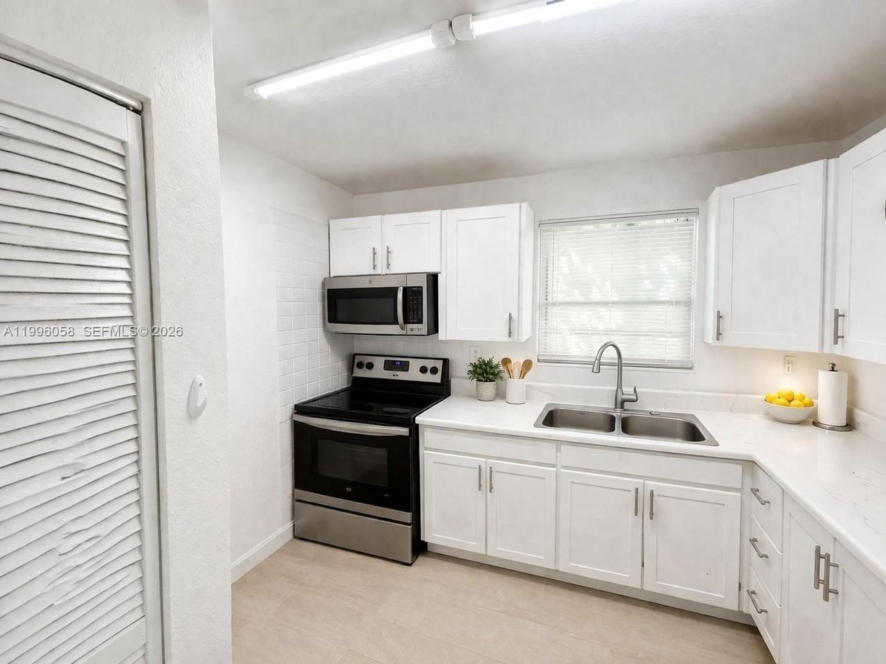 15761 Sw 303rd St - Photo 2 of 12