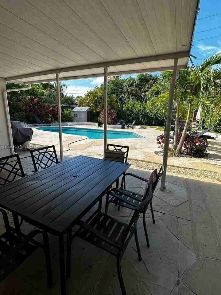1448 Dewey St #1448 - Photo 3 of 16