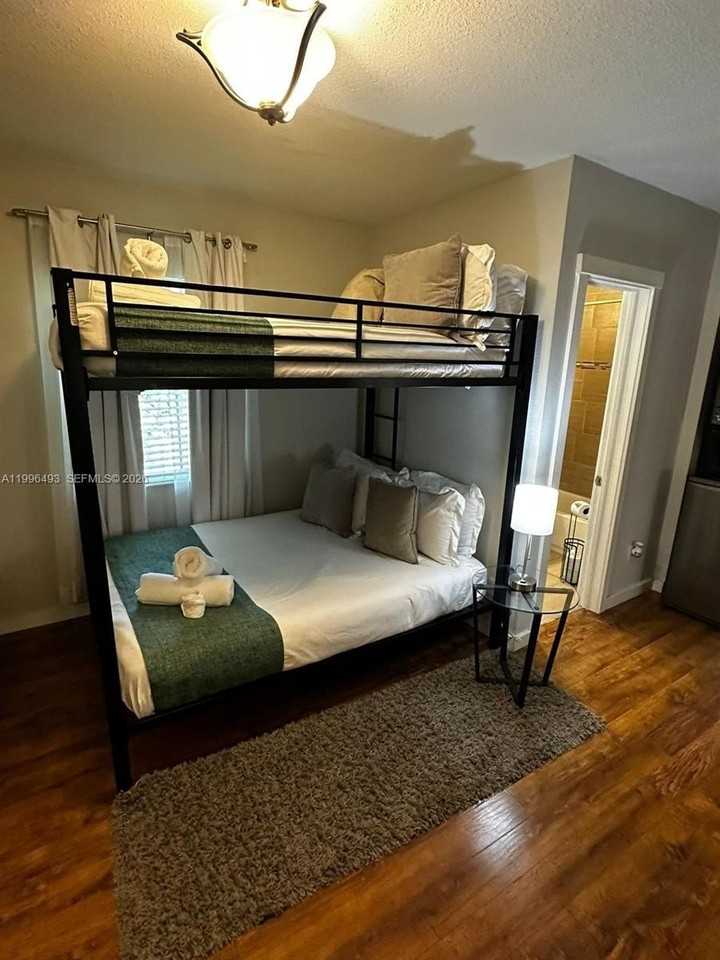 1448 Dewey St #1448 - Photo 5 of 16