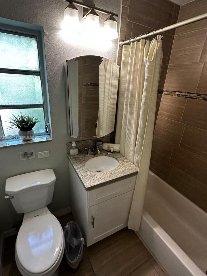 1448 Dewey St #1448 - Photo 6 of 16
