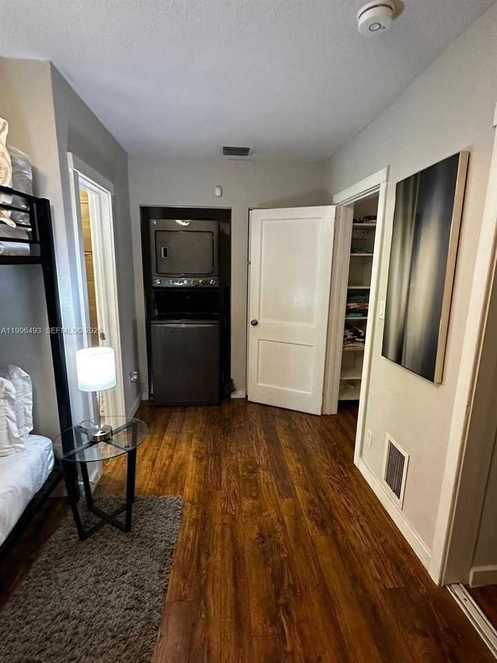 1448 Dewey St #1448 - Photo 7 of 16