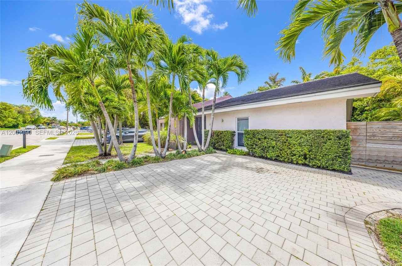 72 Sw 113th Ave - Photo 2 of 40