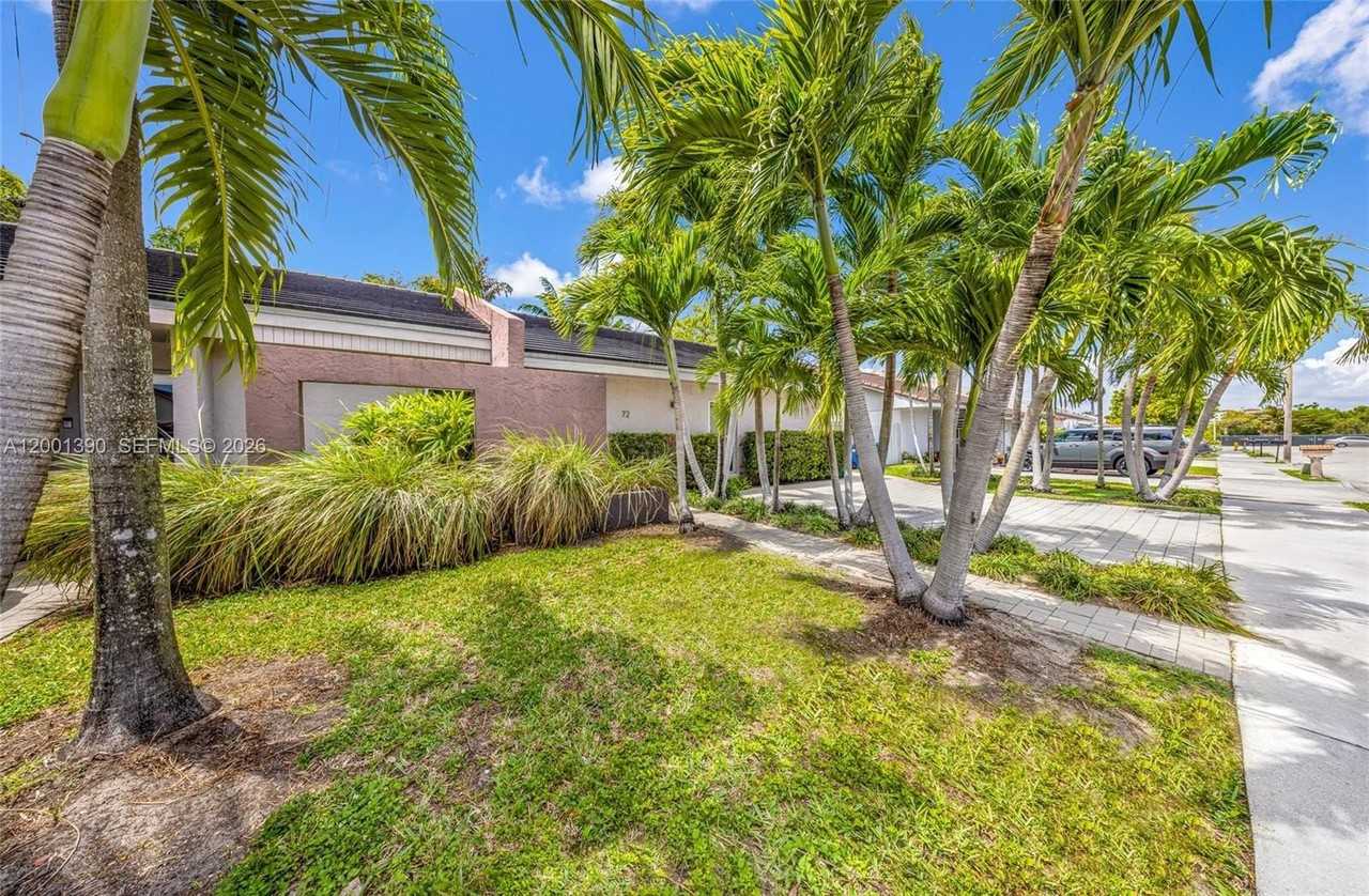 72 Sw 113th Ave - Photo 3 of 40