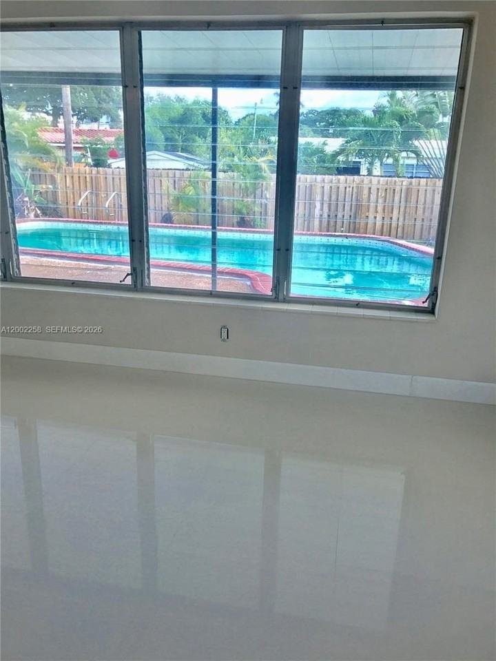 3700 Taft St - Photo 3 of 10