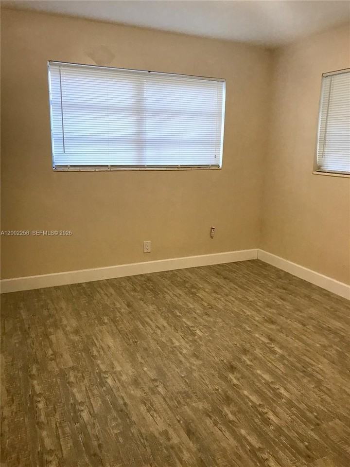 3700 Taft St - Photo 7 of 10