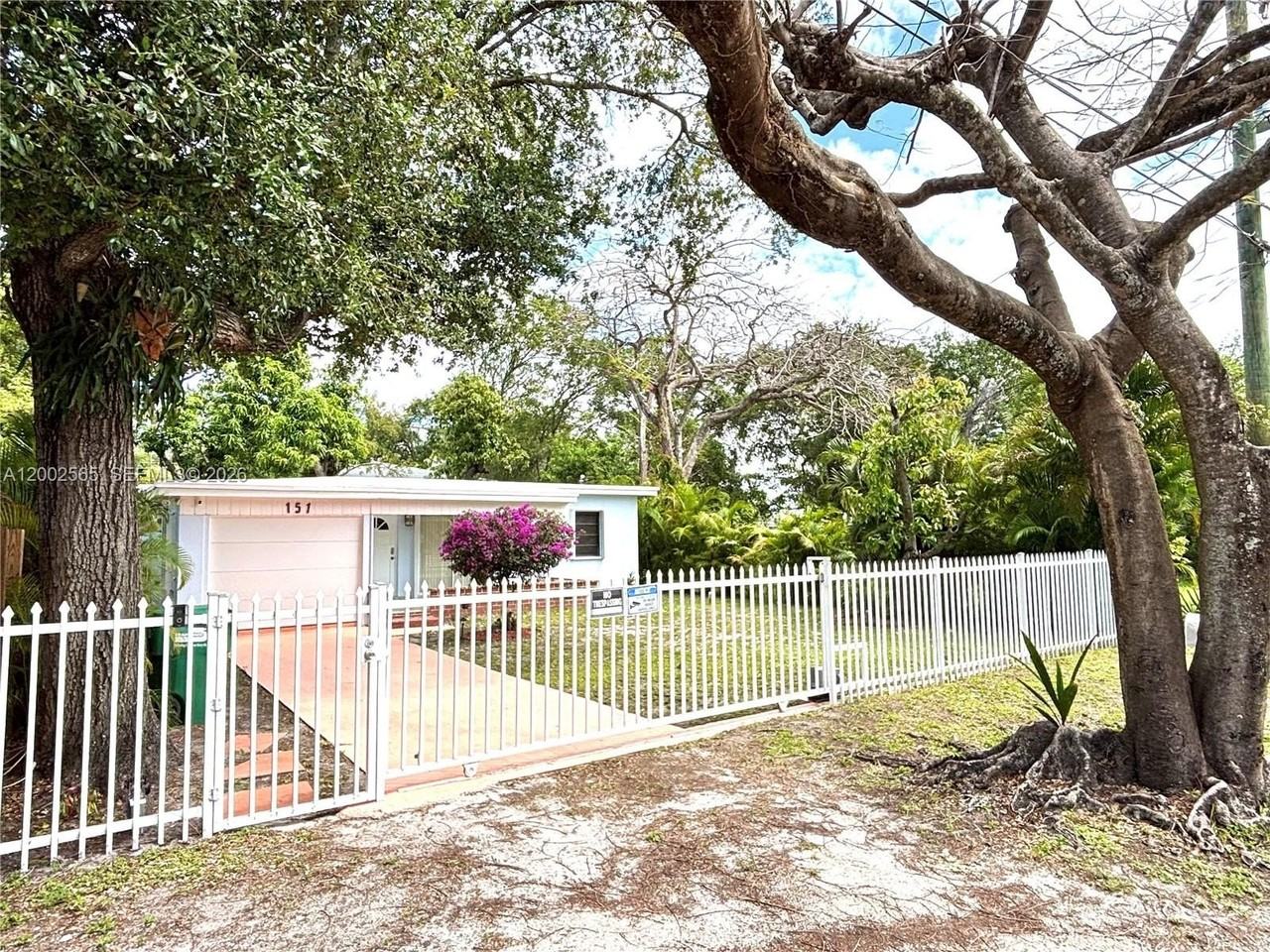 151 Nw 165th St - Photo 2 of 40