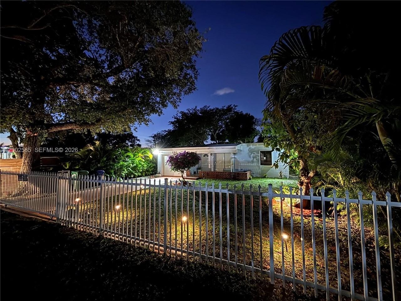 151 Nw 165th St - Photo 3 of 40