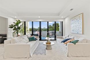 718 Valencia Ave #307 - Photo 1 of 1