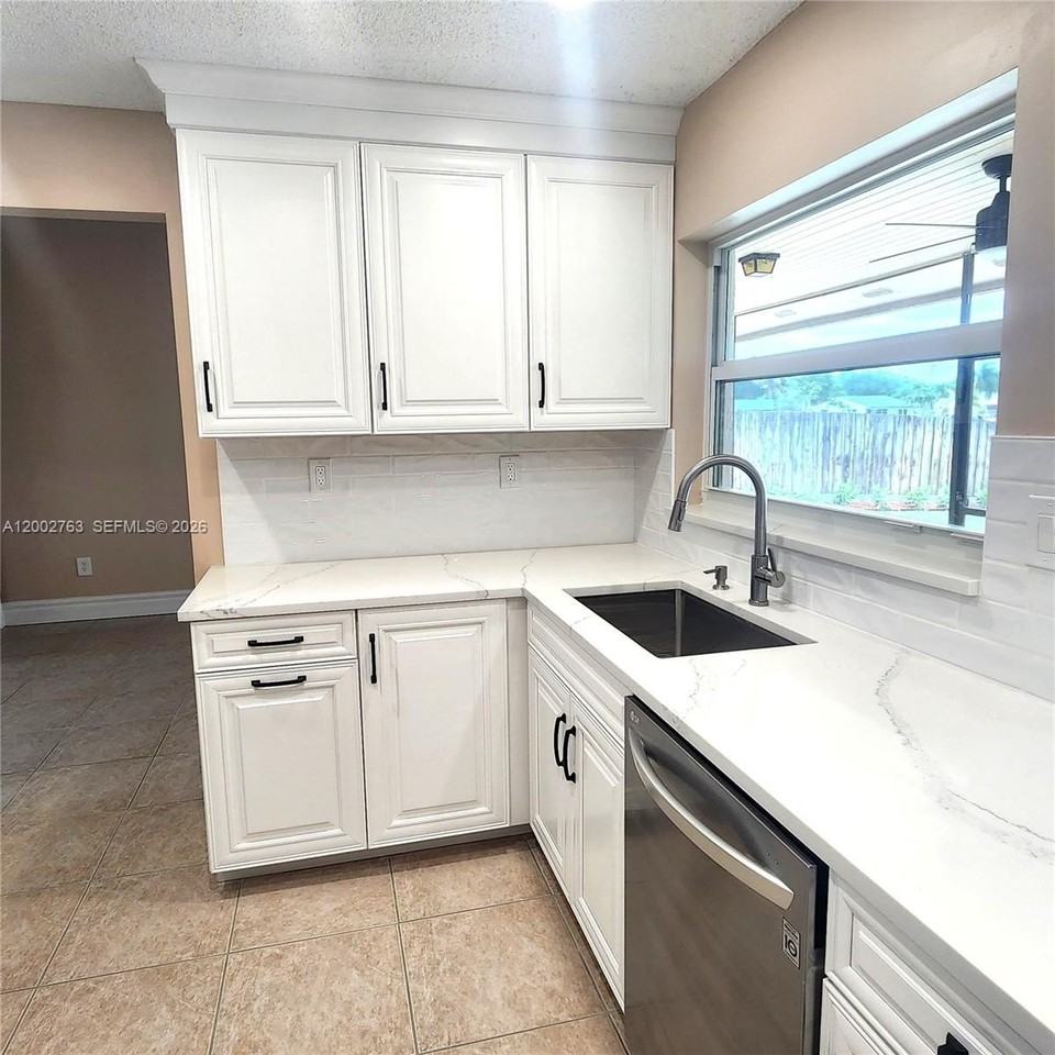 11950 Sw 49th Ct #0 - Photo 5 of 29