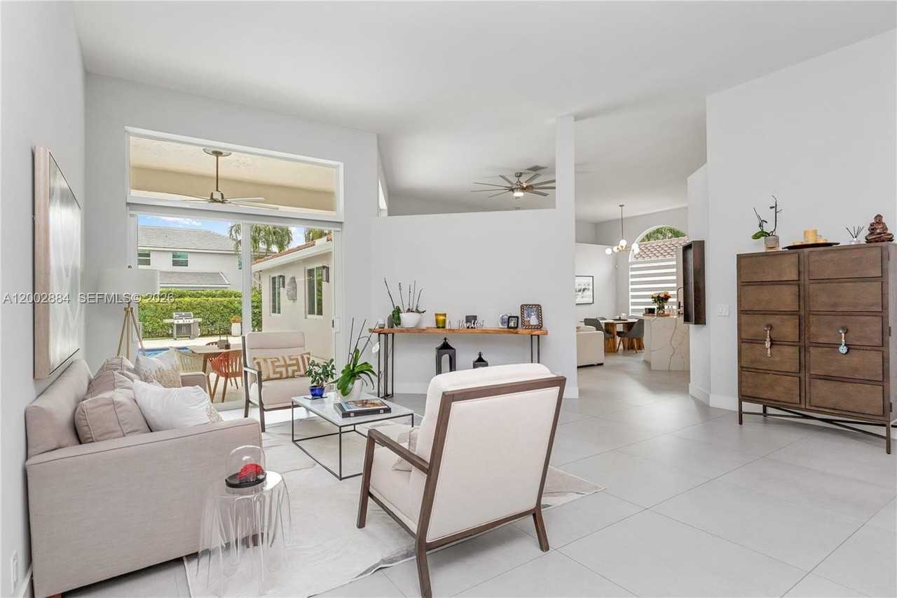 2614 Oakbrook Ct #2614 - Photo 4 of 49