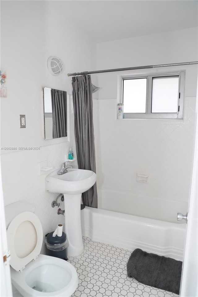 215 Antilla Ave #3 - Photo 4 of 10