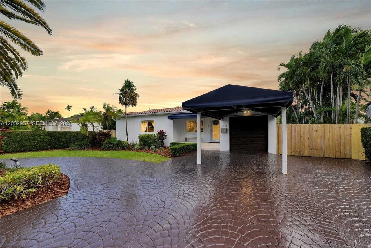 6134 Sw 28th St - Photo 2 of 44