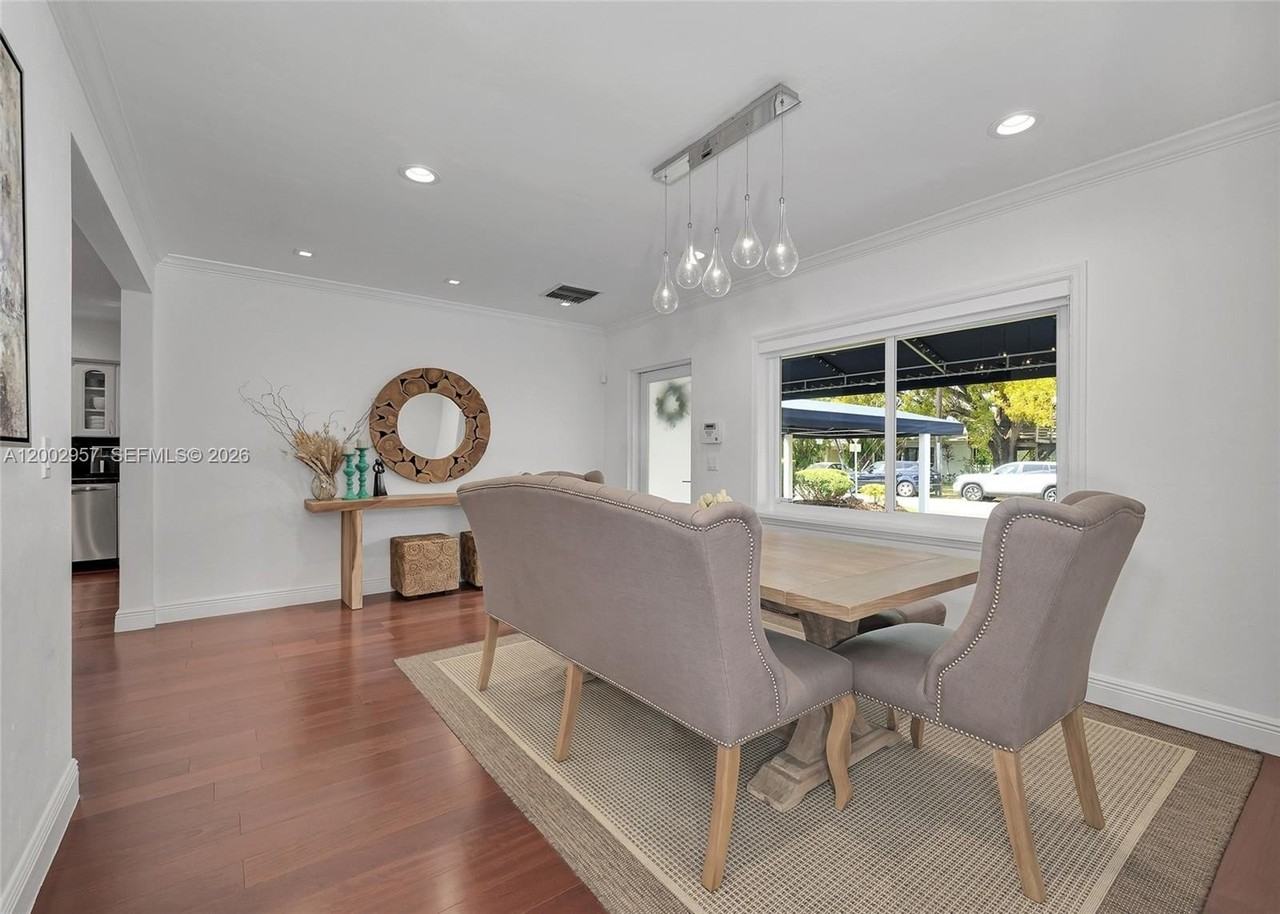 6134 Sw 28th St - Photo 4 of 44