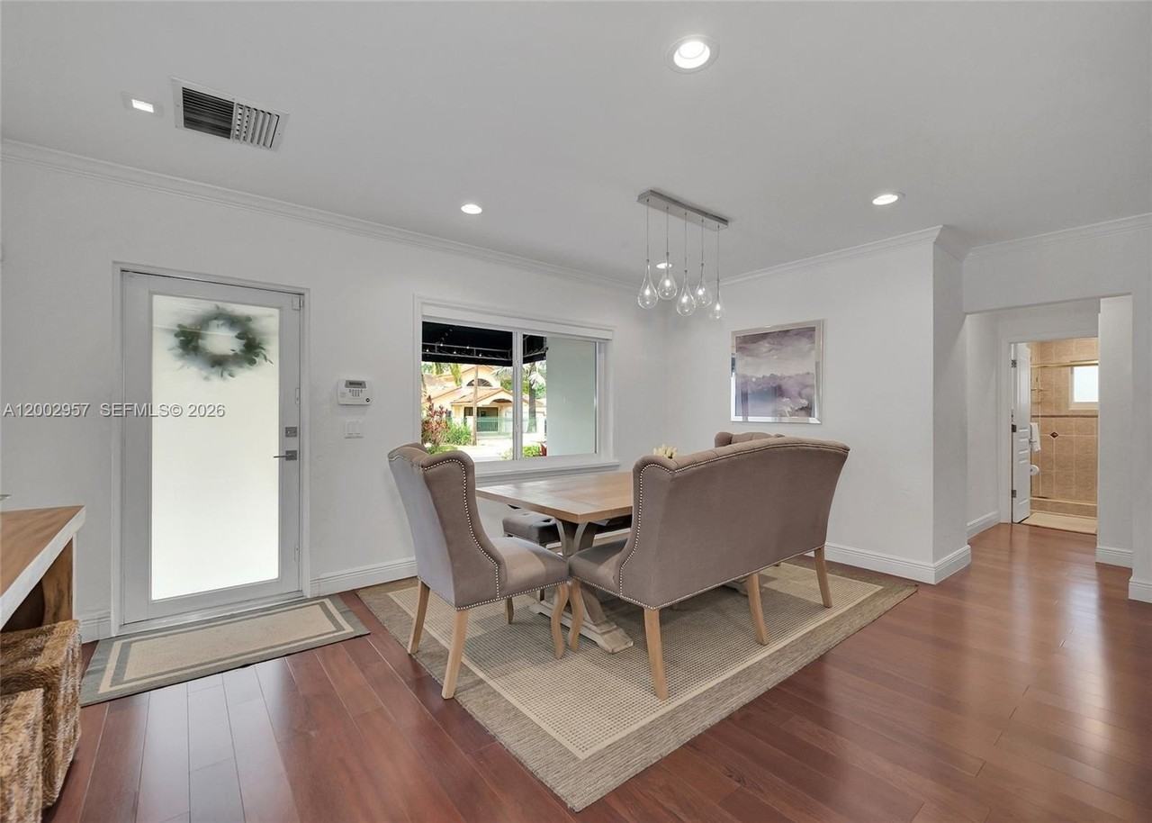 6134 Sw 28th St - Photo 5 of 44