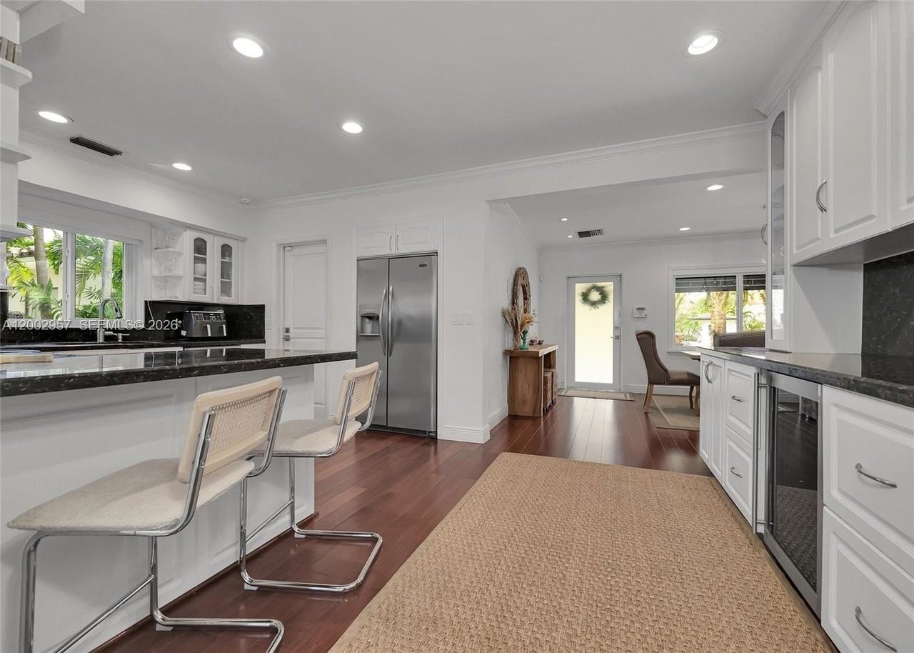 6134 Sw 28th St - Photo 7 of 44