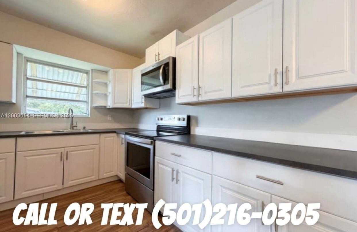 5925 Sw 27th St - Photo 6 of 10