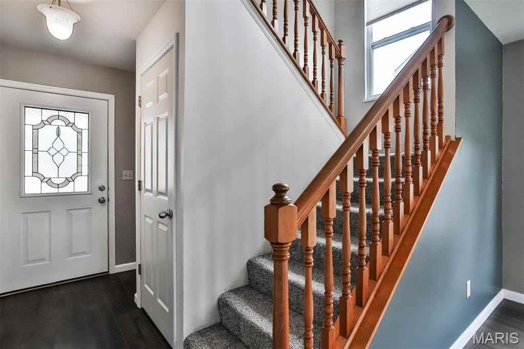 112 Granite Way - Photo 3 of 40