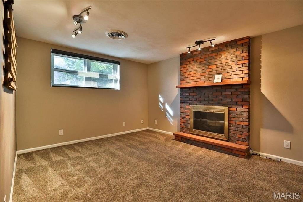 418 Circle Dr - Photo 7 of 42