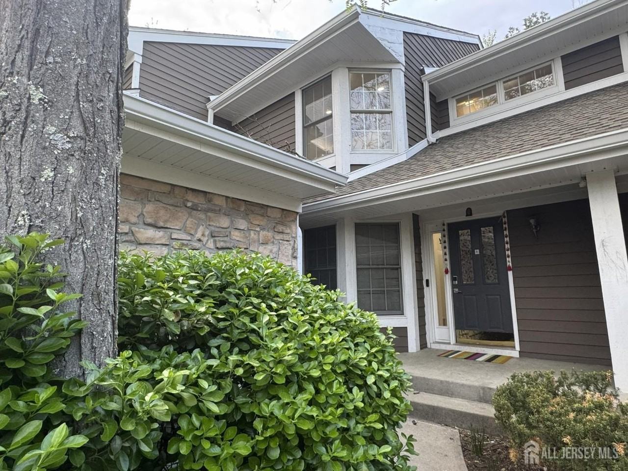 22 Briarwood Ct - Photo 3 of 37