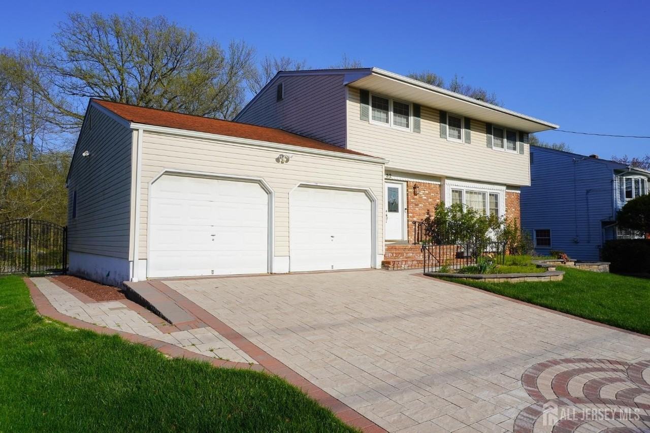 32 Eileen Way - Photo 3 of 50