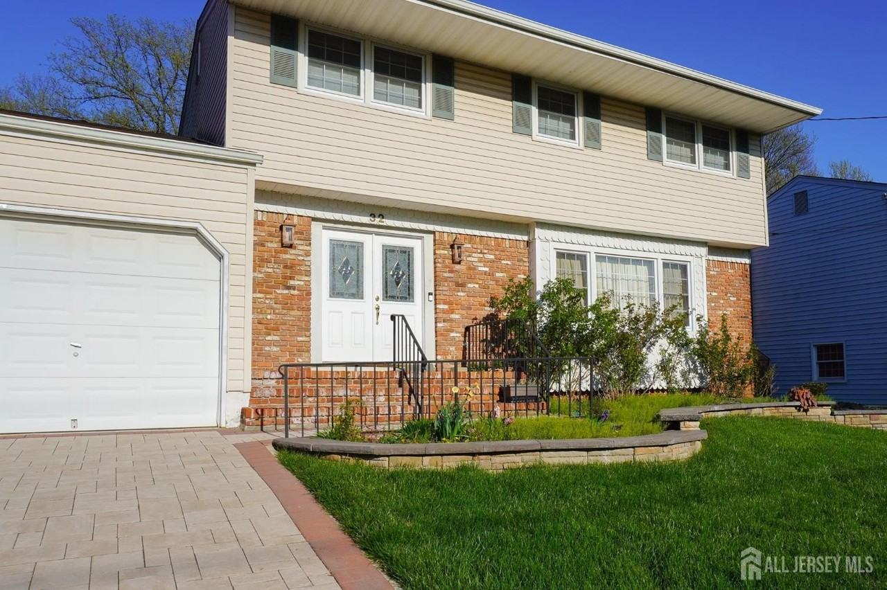 32 Eileen Way - Photo 4 of 50