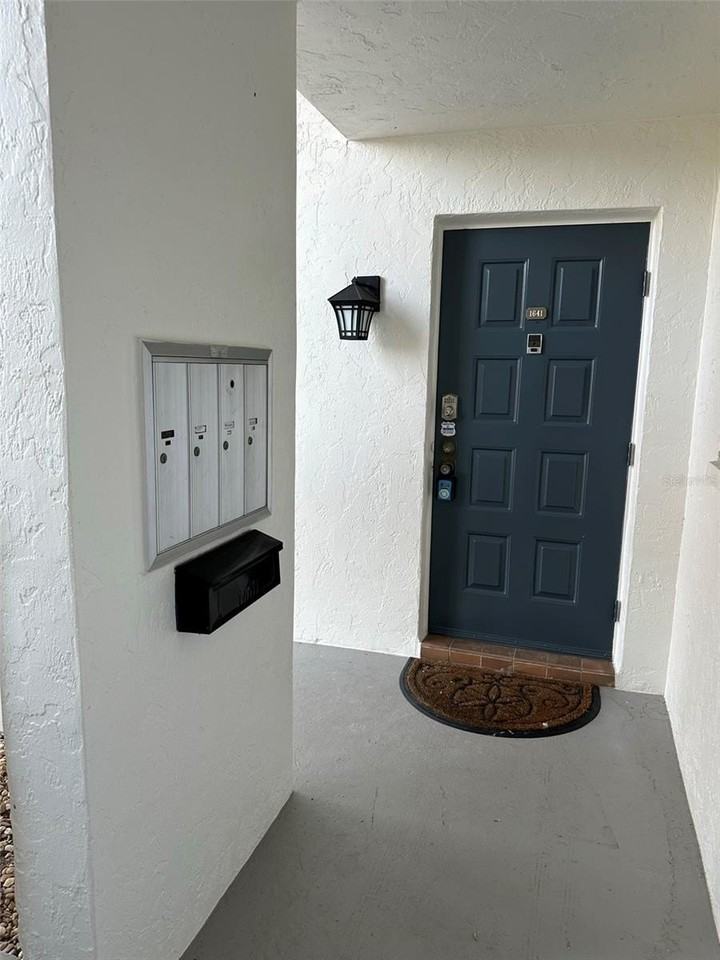 1641 Southwood St #1641 - Photo 4 of 19