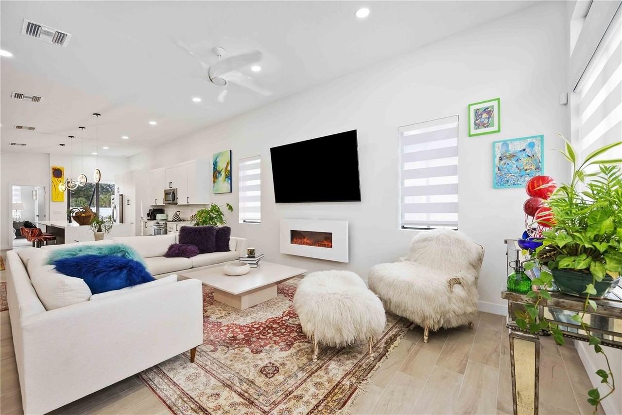 7520 N Coolidge Ave - Photo 4 of 46