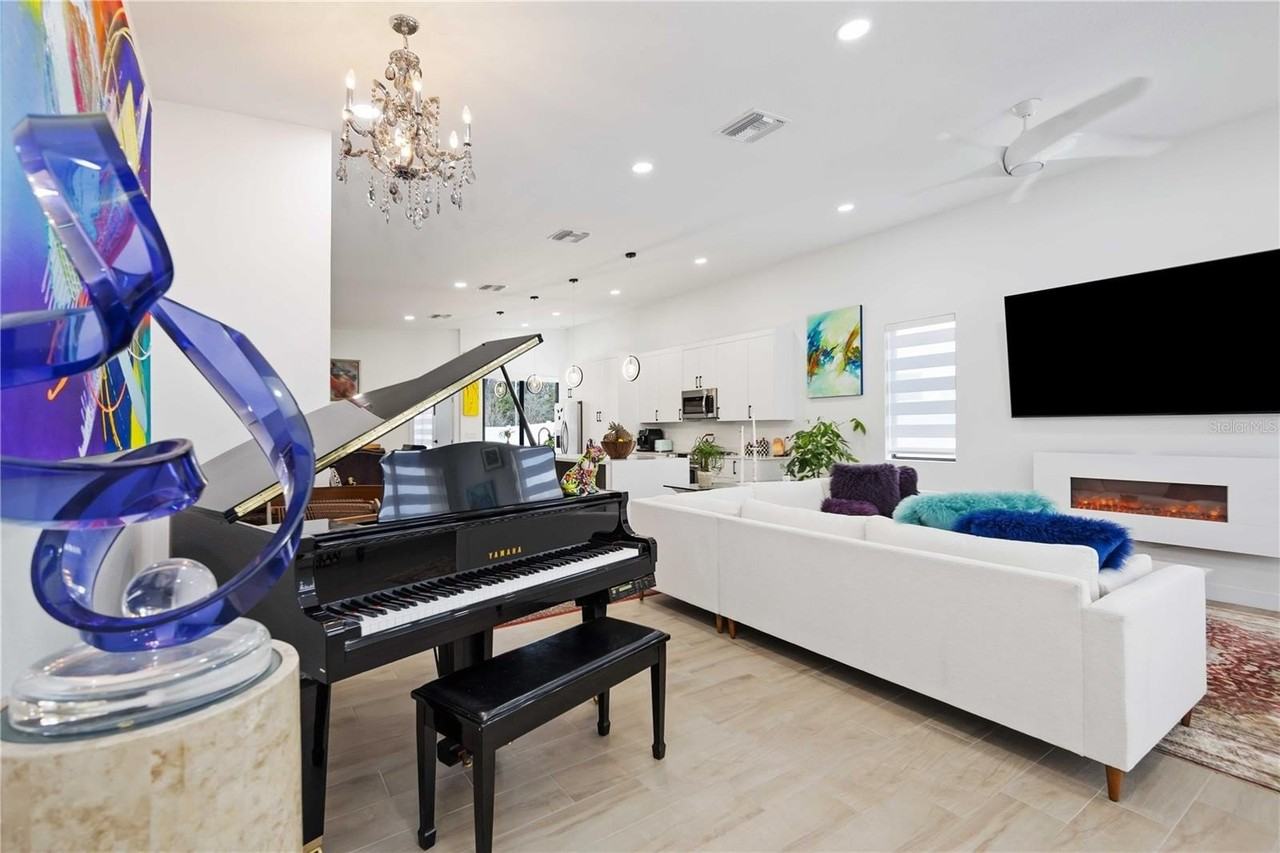 7520 N Coolidge Ave - Photo 5 of 46