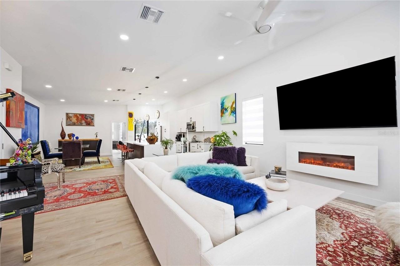 7520 N Coolidge Ave - Photo 6 of 46