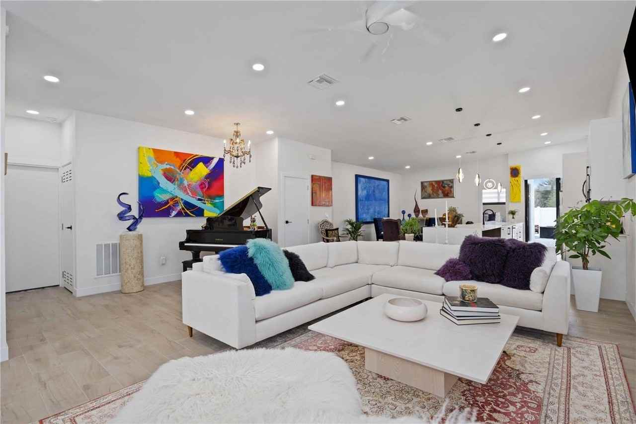 7520 N Coolidge Ave - Photo 7 of 46