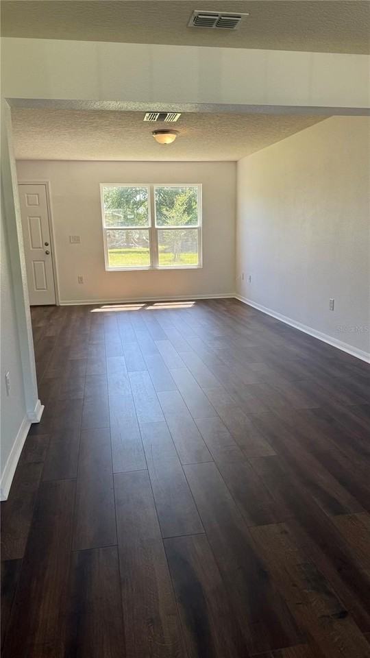 15 Renshaw Dr - Photo 4 of 28