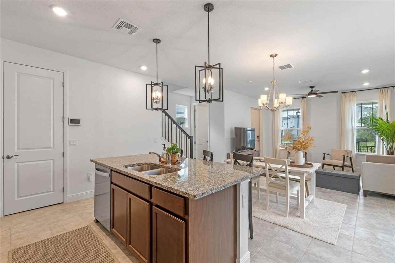 12097 Bracco St - Photo 2 of 16