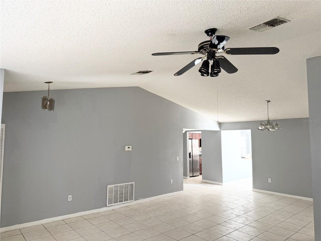 3402 Bretwood Dr - Photo 4 of 10