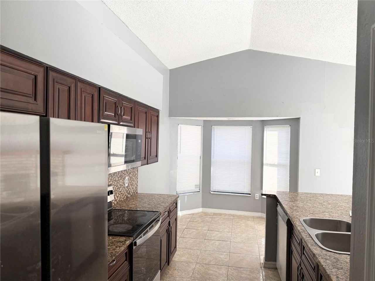 3402 Bretwood Dr - Photo 7 of 10