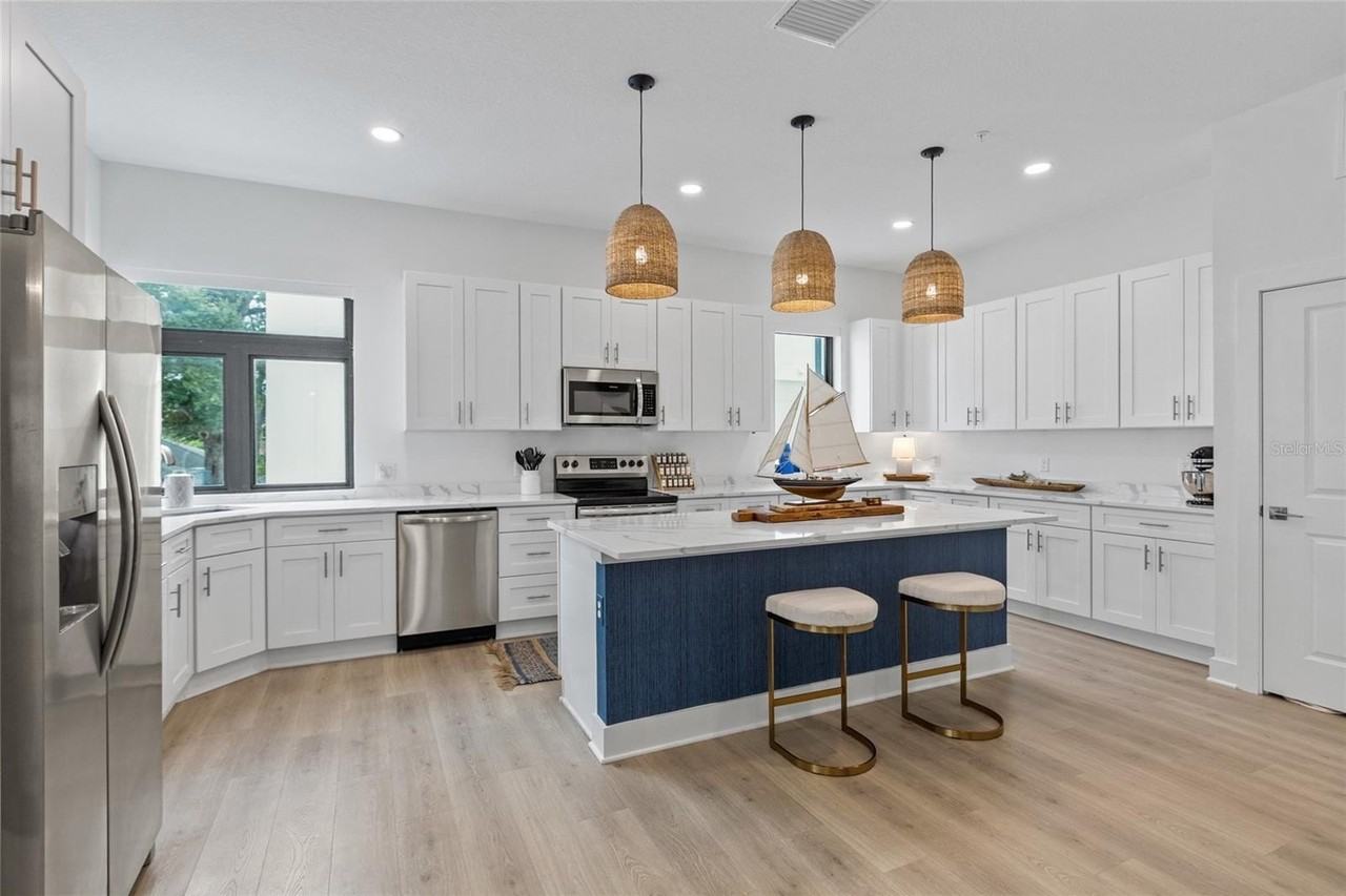 218 Park Lake St #8 - Photo 5 of 18