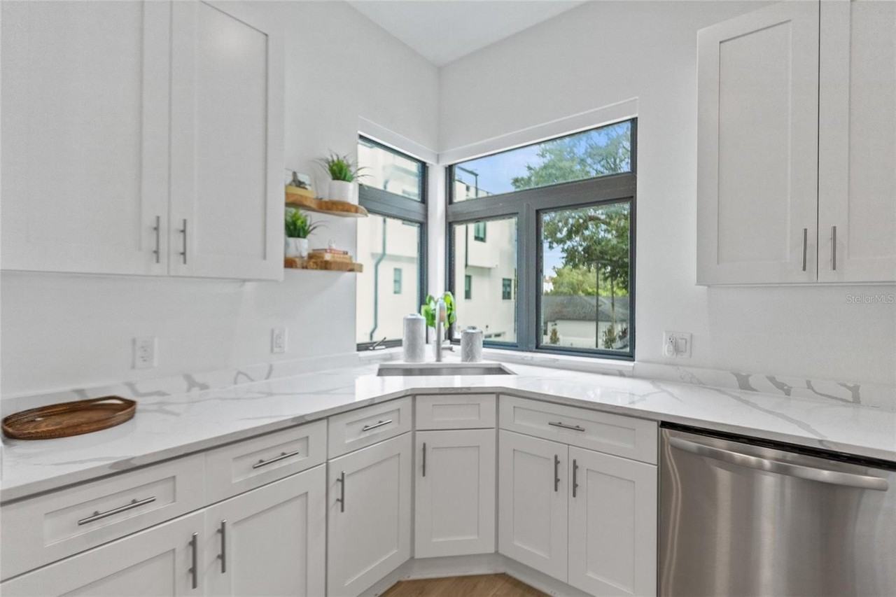 218 Park Lake St #8 - Photo 6 of 18