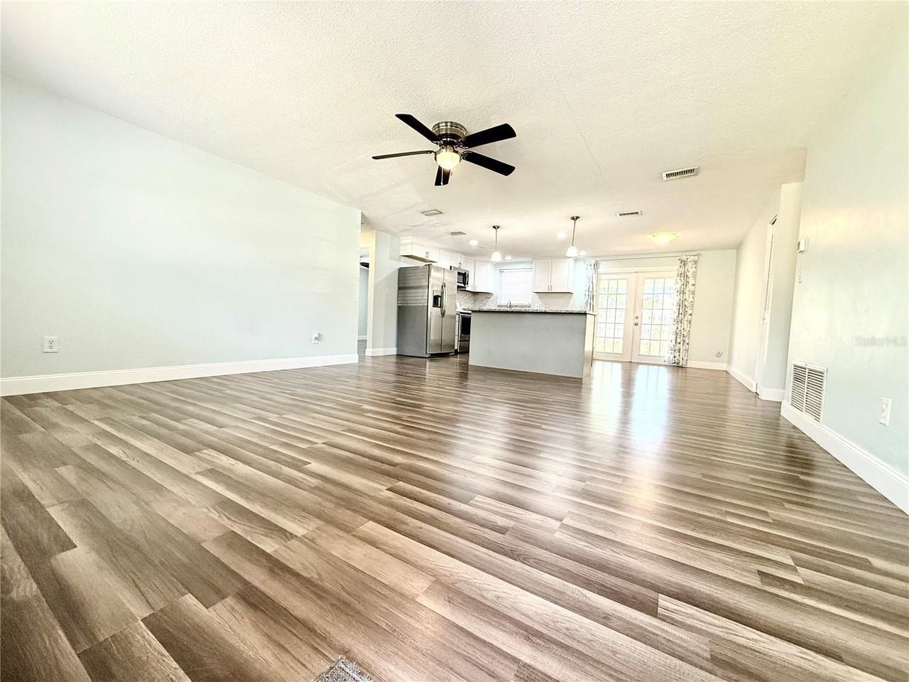 1529 Culverhouse Dr - Photo 2 of 32