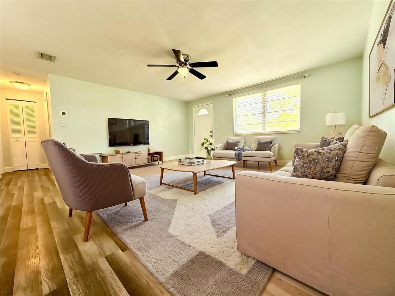 1529 Culverhouse Dr - Photo 3 of 32