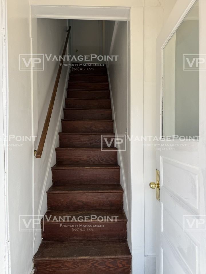 133 S Erie St Uppr - Photo 2 of 17