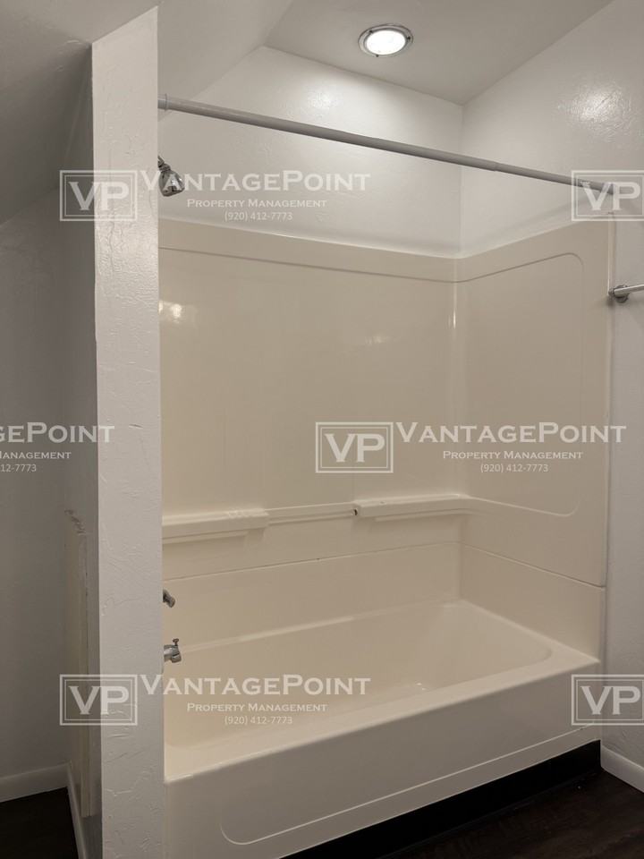 133 S Erie St Uppr - Photo 7 of 17