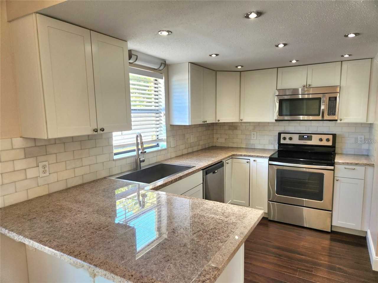 7809 Vienna Ln - Photo 3 of 23