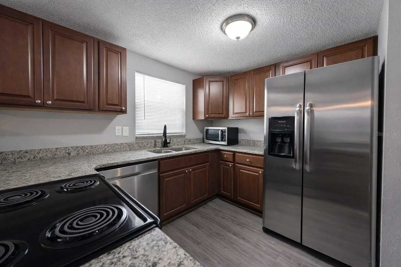 307 W Woodlawn Ave - Photo 4 of 16