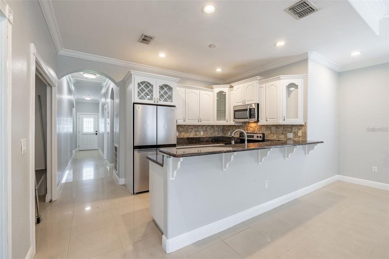 2323 W Cherry St - Photo 3 of 19