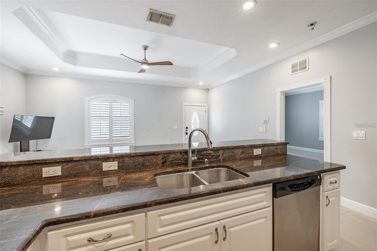 2323 W Cherry St - Photo 5 of 19