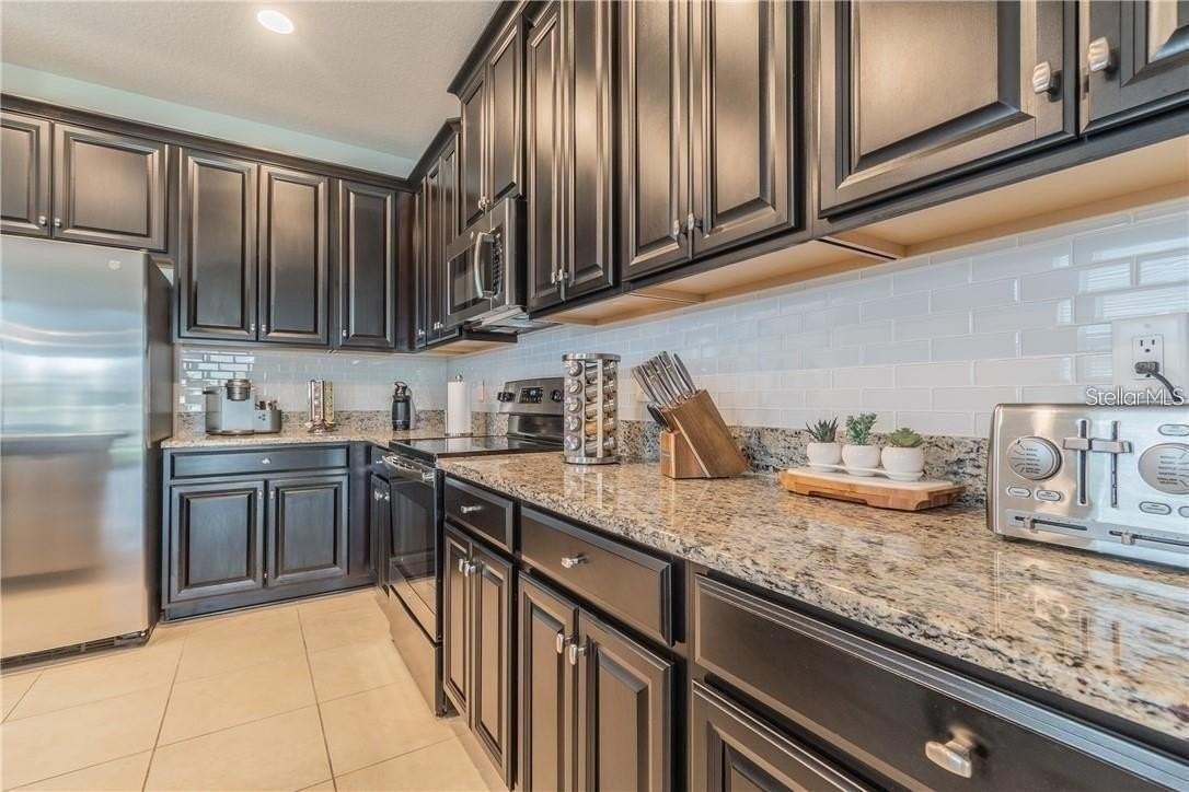 30927 Parrot Reef Ct - Photo 3 of 18