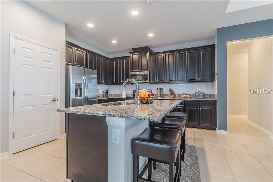 30927 Parrot Reef Ct - Photo 4 of 18