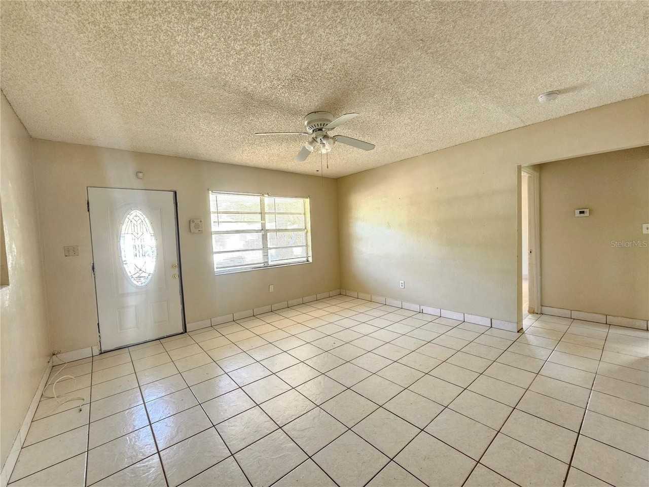 2235 Lakeview St - Photo 4 of 17