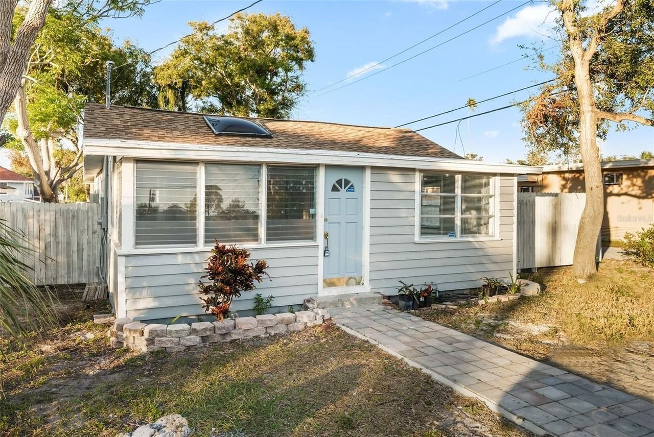 412 Pleasant St - Photo 2 of 18