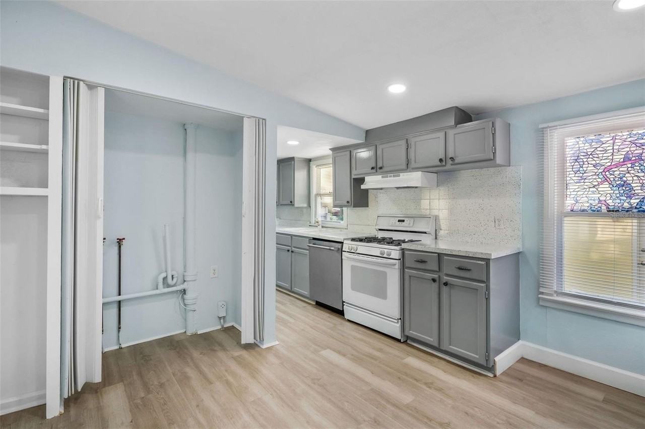 412 Pleasant St - Photo 4 of 18